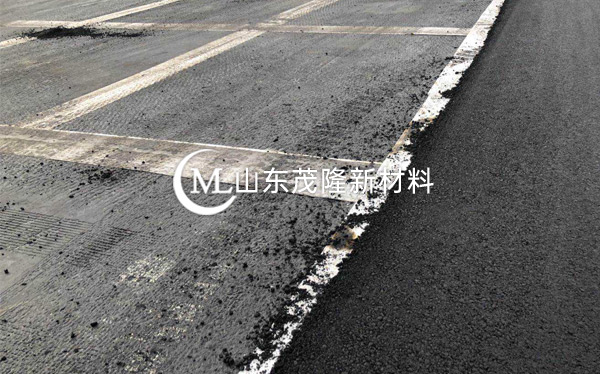 《綿陽科技城項目》土工格柵、防裂貼施工