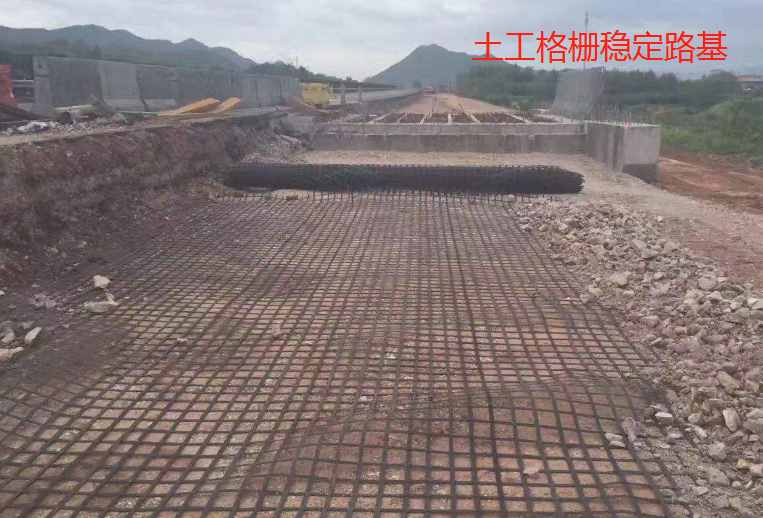 土工格柵等土工合成材料是怎么穩定路基的