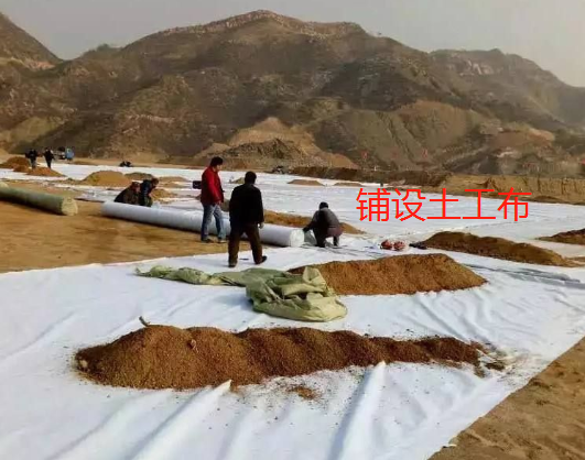 土工布、土工格柵等材料為什么怕暴露在太陽下呢