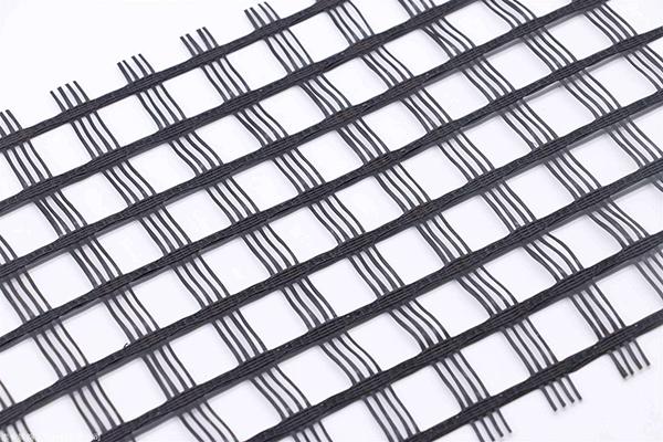 玻纖土工格柵在選購時要怎么看它的性能指標