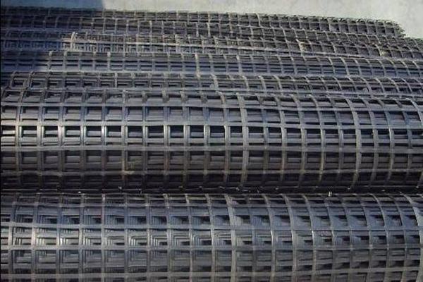 在路基截水溝出水口鋪設土工格柵有哪些注意事項呢？  第3張