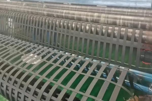 高韌性聚酯紗線集束土工格柵在路基中的應用有哪些